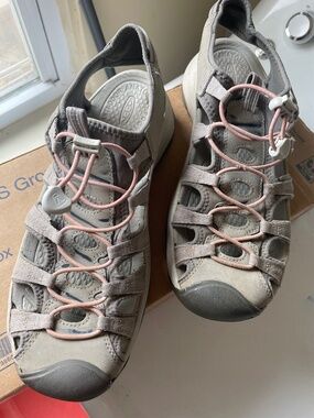 Keen Astoria West Sandal Women’s size 11 Gray Water Shoes with Flaws Hiking